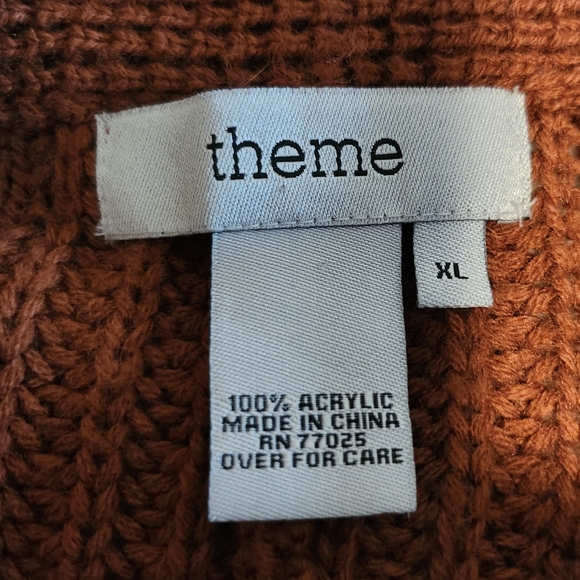 Cape - Picture 2 of 6